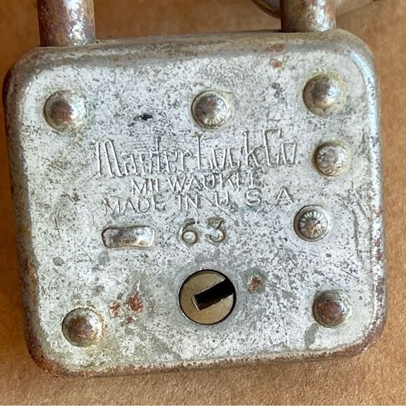 Vintage Rustic Rusty Decor Interlocked Mini Padlocks with Keys Set of 2 - Picture 8 of 16